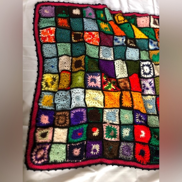 1970s Hand Crocheted Granny Square Blanket - Picture 4 of 15